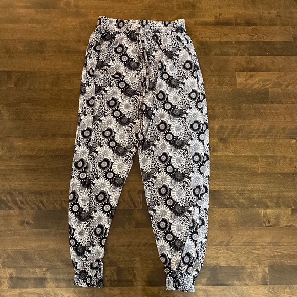 3 for $20 - Black and White Patterned Carrot Pants with String - Picture 1 of 5